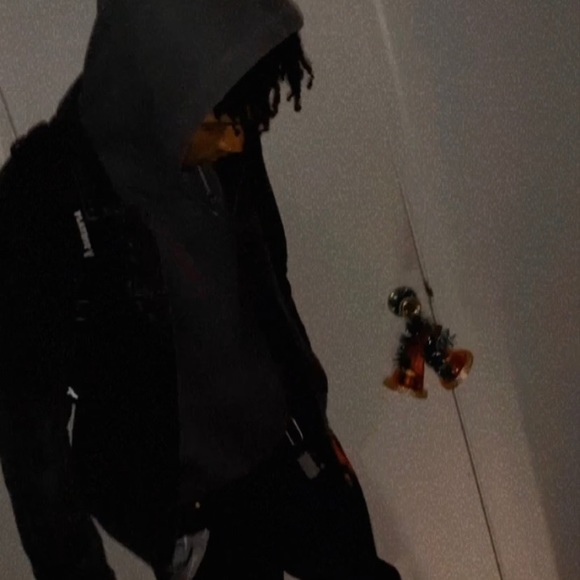 Meet your Posher, Chris - Picture 1 of 1